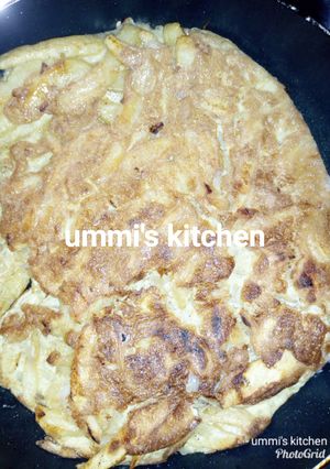 A picture of Potatoes in egg.