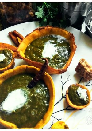 A picture of Makka de bowl mein sarso da saag.