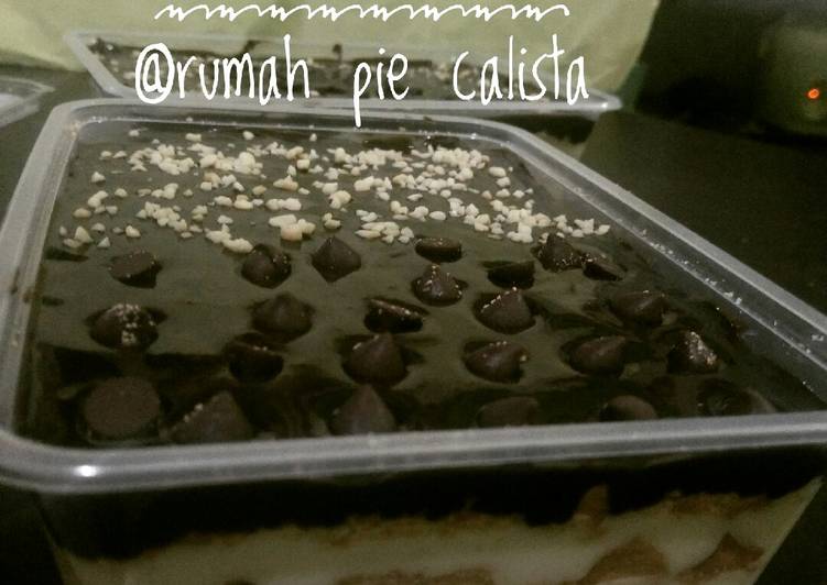 Eclair cake dessert box