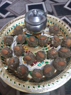 बाजरे के चुरमा के लडडु (bajre ke churma ke ladoo recipe in Hindi) रेसिपी मुख्य फोटो