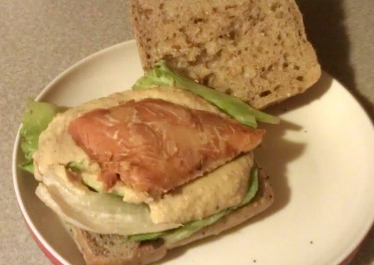Recipe of Speedy smoked salmon n hummus sandwich