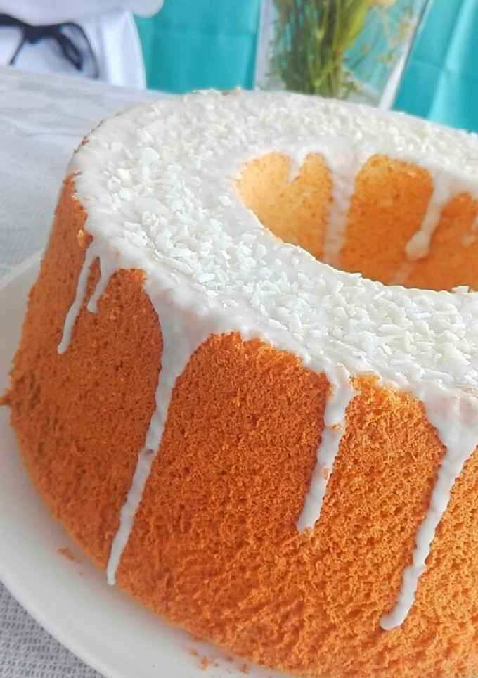 Una foto de Chifón de Coco con Glaseado RonCoco 🌴🍹