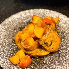 รูปของ Cinammon edgy bread stewed apple/ roti toast cinnamon dengan apel