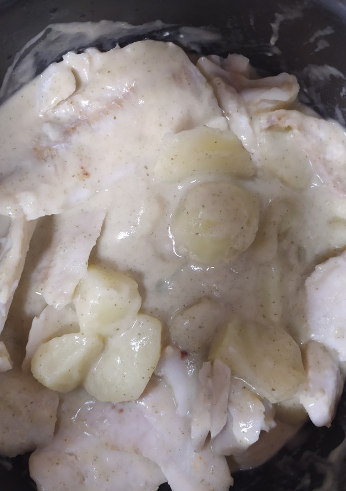 Una foto de Merluza al vapor con patatas en salsa verde Thermomix