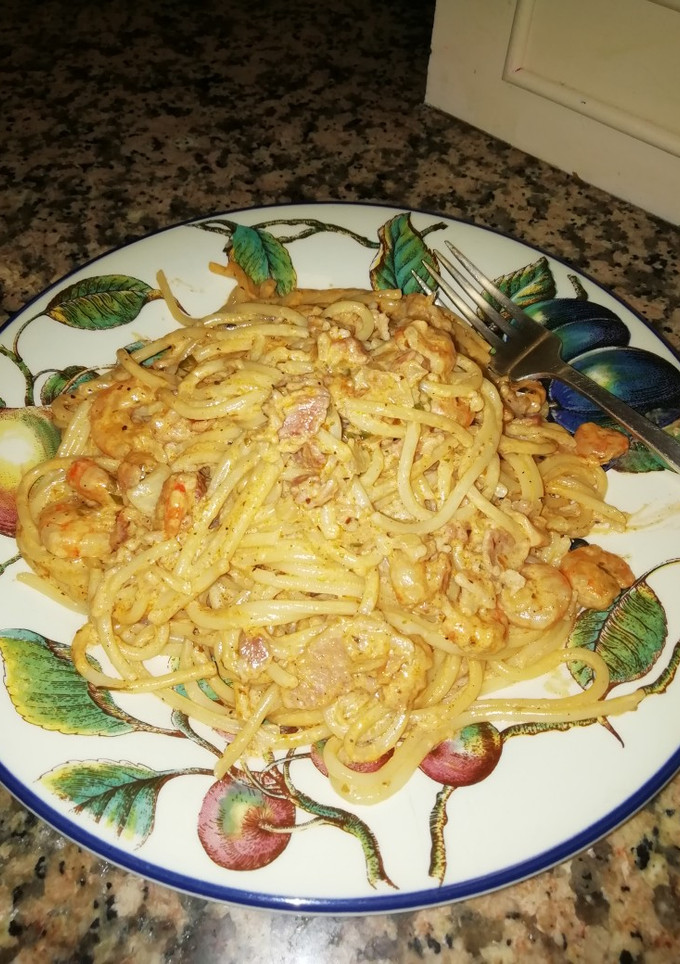 Una foto de Spaguettis con camarones y tocino