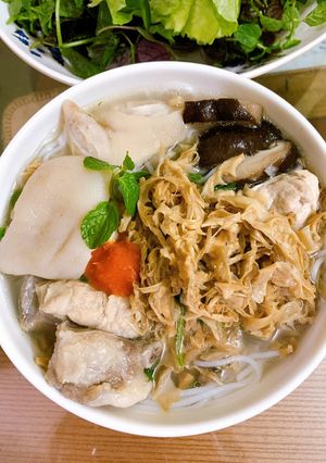 Hình của món Bún móng sườn măng khô.