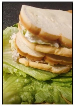 A picture of Satisfy Your Taste Buds with Easy Chicken Sandwich 🥪.