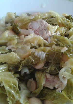 Una foto de Garbanzo con berza y chorizo