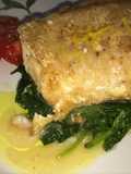 Salmón blanco con salsa de limón