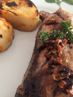 Una foto de Cocina para parejas: Corvina negra con refrito de ajos