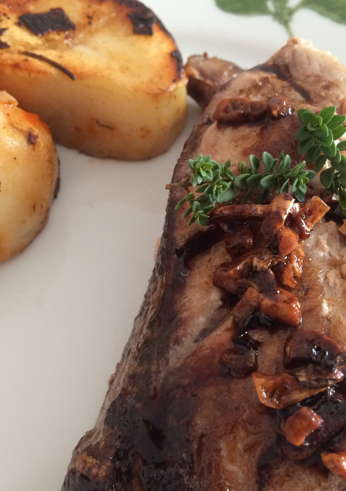 Una foto de Cocina para parejas: Corvina negra con refrito de ajos