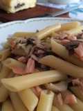 Penne con radicchio rosso e salmone affumicato