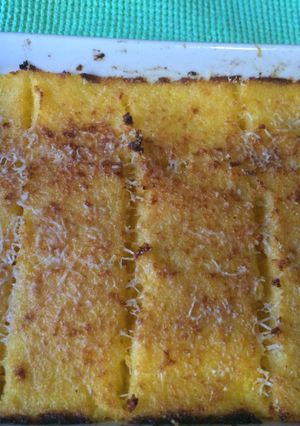 Una foto de Cocina para parejas: Cuadraditos de polenta (apto celiacos y muy rápido)