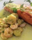 Salmón con curry de camarones. Cocina para parejas