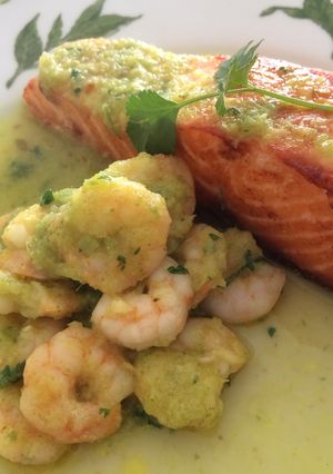 Una foto de Salmón con curry de camarones. Cocina para parejas
