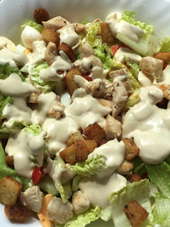 Foto principal de Ensalada de pollo con salsa César de Begoña