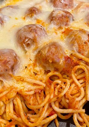 A picture of Cast iron baked spaghetti.