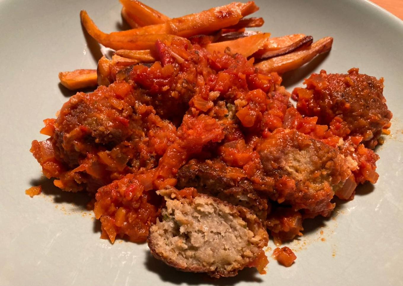 Albóndigas caseras de berenjena con tomate