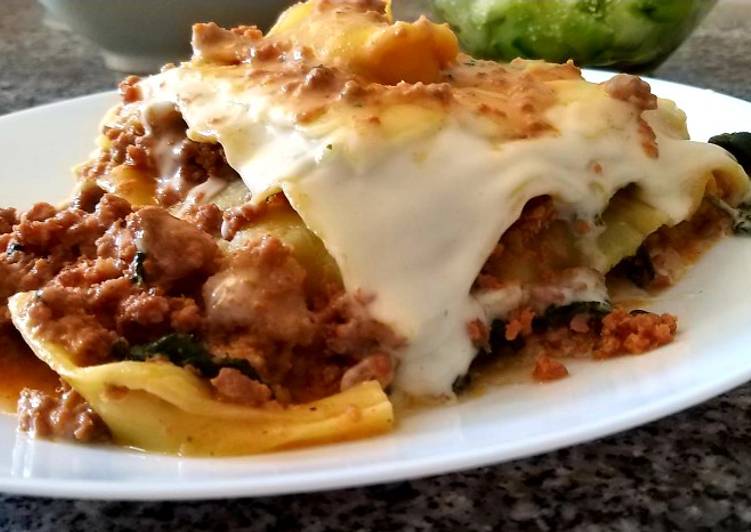 Lasanha de carne com espinafres