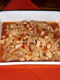 O poză a rețetei Paste cu piept de pui și legume.