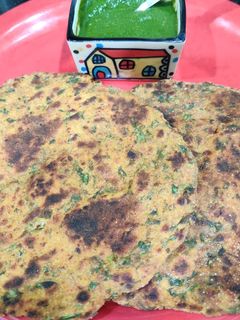 पालक पराठा (Palak Paratha in Hindi) रेसिपी मुख्य फोटो
