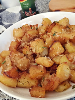 Una foto de Patatas al ajillo