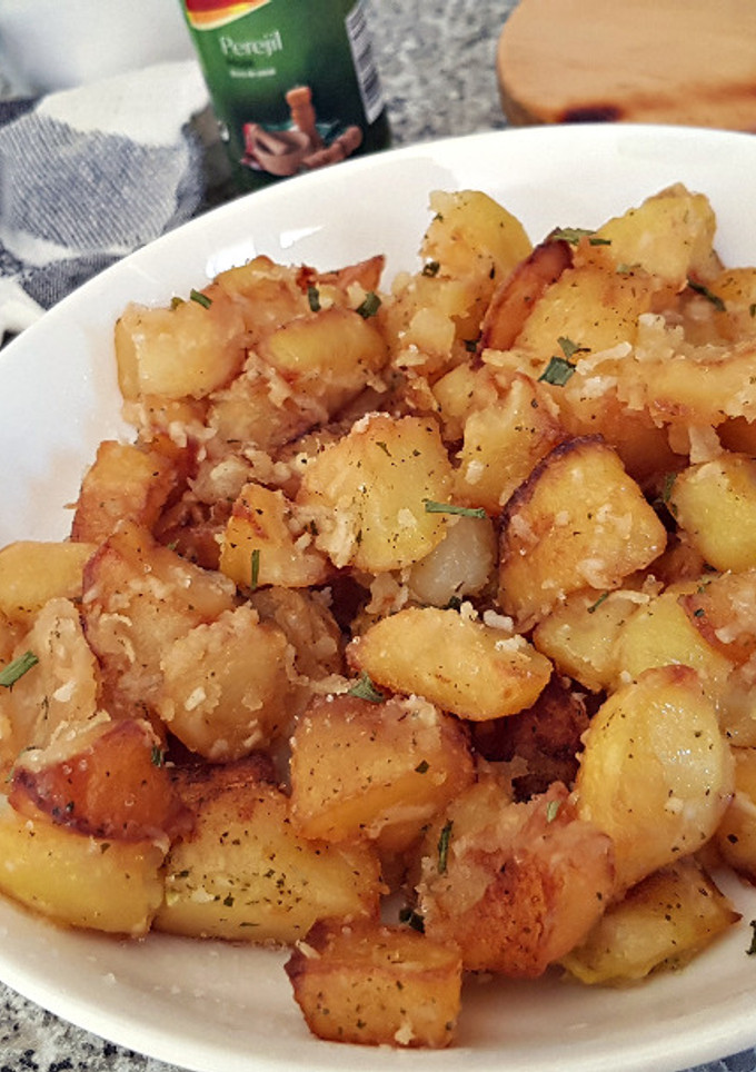 Una foto de Patatas al ajillo