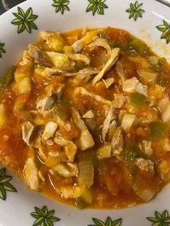 Una foto de Ropa vieja del cocido con pisto