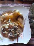Calabaza rellena con camarones, quiguas y queso a las brasas