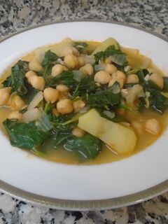 Una foto de Potaje de garbanzos y espinacas