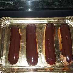 Una foto de Petisús de crema /eclairs/ relámpagos