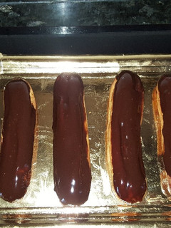 Una foto de Petisús de crema /eclairs/ relámpagos
