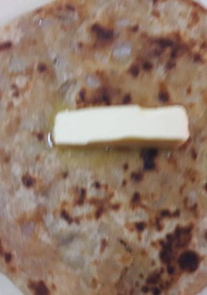 A picture of Aloo Pyaz ka Paratha.