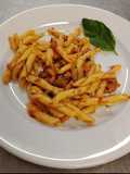 Trofie Fresche con Pancetta Affumicata, Salsiccia e Melanzane