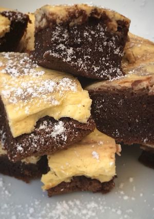 Una foto de Brownie cheesecake 8° cumplemes de Mateo 👶🏼🥧🍫