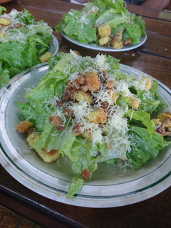 Una foto de Ensalada César criolla
