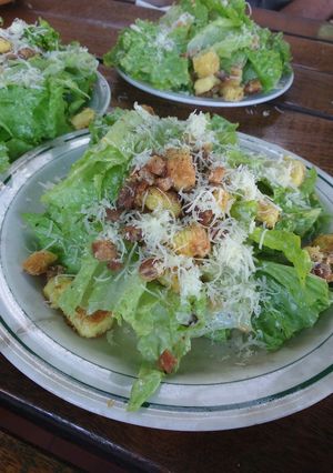 Una foto de Ensalada César criolla