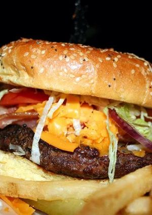 A picture of Deluxe ChEeseBurger*.
