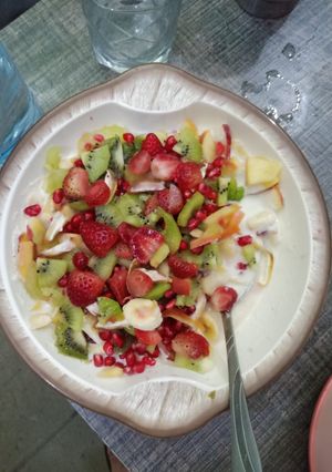 A picture of Yogurt fruit.