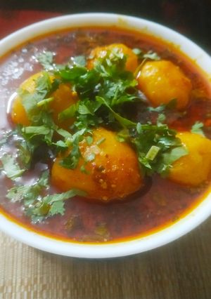 અવધી આલુ દમ (Awadhi Aloo Dum Recipe In Gujarati) રેસીપી મુખ્ય ફોટો
