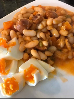 Una foto de Alubias blancas con chorizo