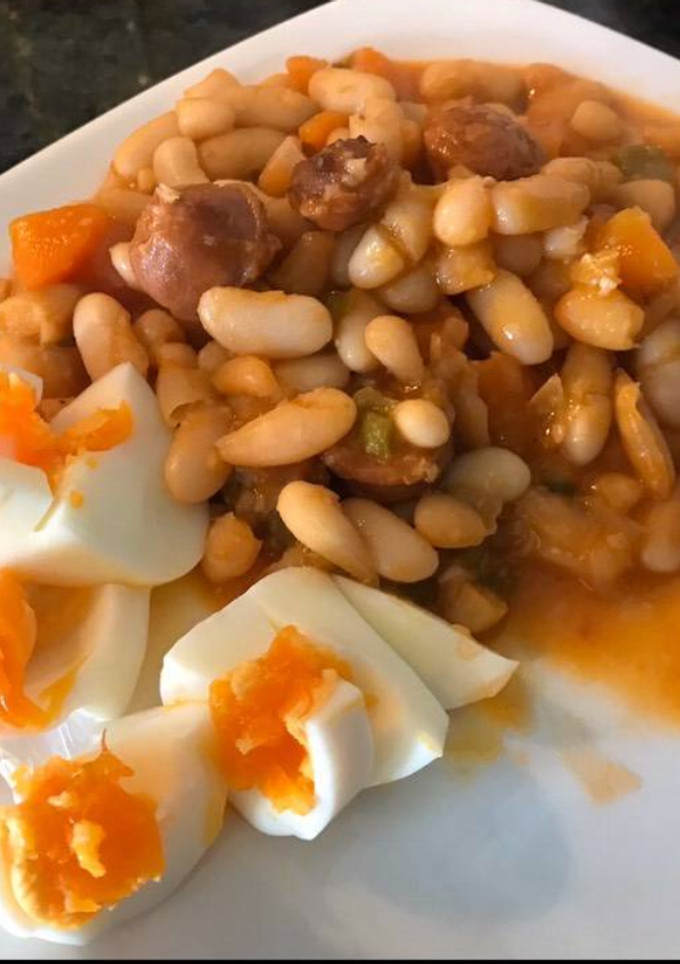 Una foto de Alubias blancas con chorizo