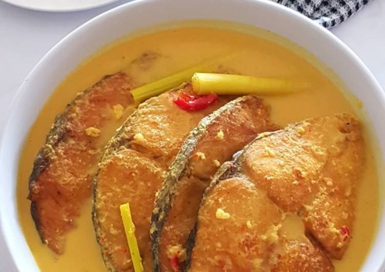 Recipe of Quick Spanish Mackerel in Spicy Coconut Cream