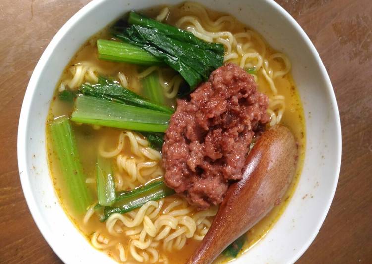 Resep Kreasi mie instans kuah + kornet, Enak