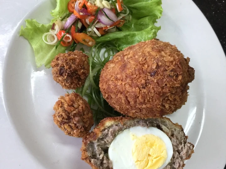 Langkah Mudah untuk Menyiapkan Resep  Scotch egg(telur balut daging) yang Enak, Sempurna