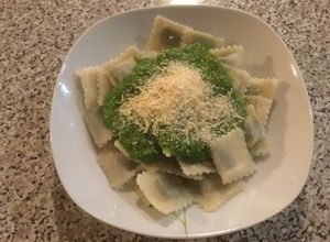 Una foto de Ravioles con pesto de rúcula