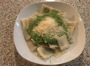 Una foto de Ravioles con pesto de rúcula