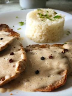 Una foto de Salsa ligera de pimienta con leche de almendra y queso light