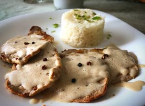 Foto principal de Salsa ligera de pimienta con leche de almendra y queso light