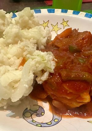 Una foto de Pollo a la pomarola con arroz revuelto